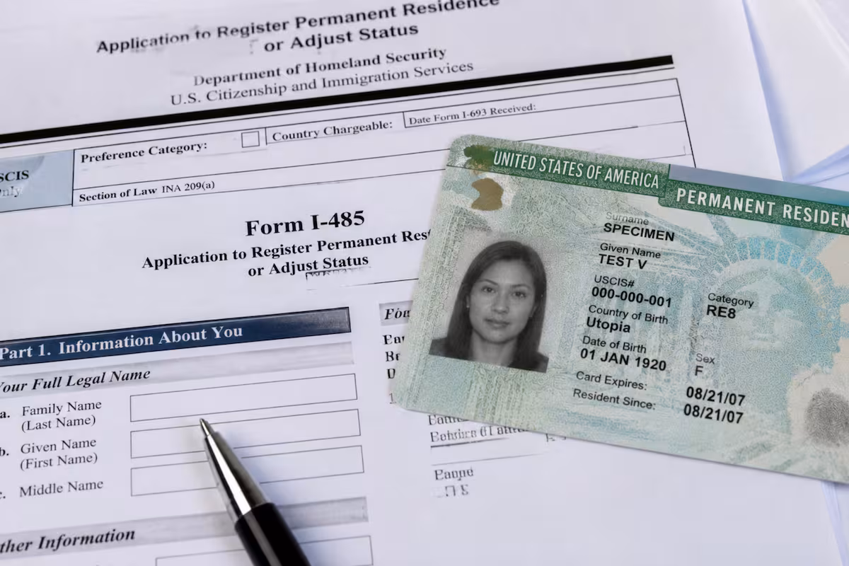 Formulario I-485 para ajuste de estatus a Green Card en 2026.